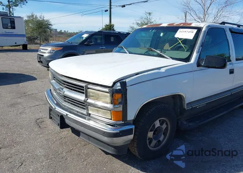 1999 Chevrolet Suburban 1500 Lt from USA, damaged, VIN 1GNEC16R8XJ328609